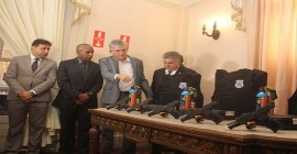 90 anos da Seap: Ricardo entrega pistolas e coletes balísticos ao Sistema Penitenciário