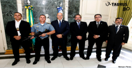 CBC e Taurus doam fuzis e munições para governo do RJ