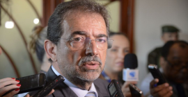Presidente da fabricante de armas Taurus recebe homenagem em Gaspar